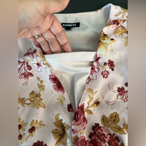 Express Floral Print Puff Sleeve Top and Cropped Bodycon Set - Picture 11 of 16